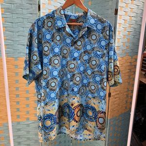 Mens (L) pineapple connection -button down, short sleeve shirt. EUC